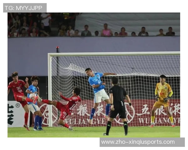 足球记者揭秘赛场背后的故事与球员心声，带你走进足球世界的真实一面